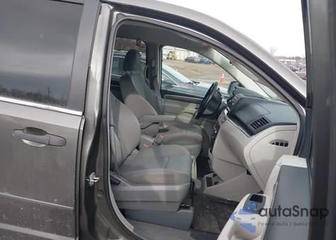 2010 Volkswagen Routan S z USA, uszkodzony, nr VIN 2V4RW4D10AR250738